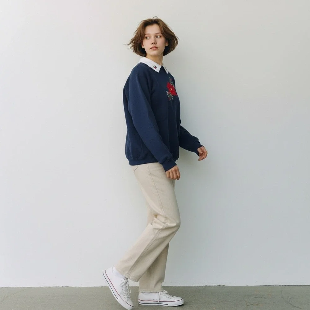 Navy Blue Embroidered‎ Poinsettia Flower Collar Sweatshirt. SZ Medium. Holiday.